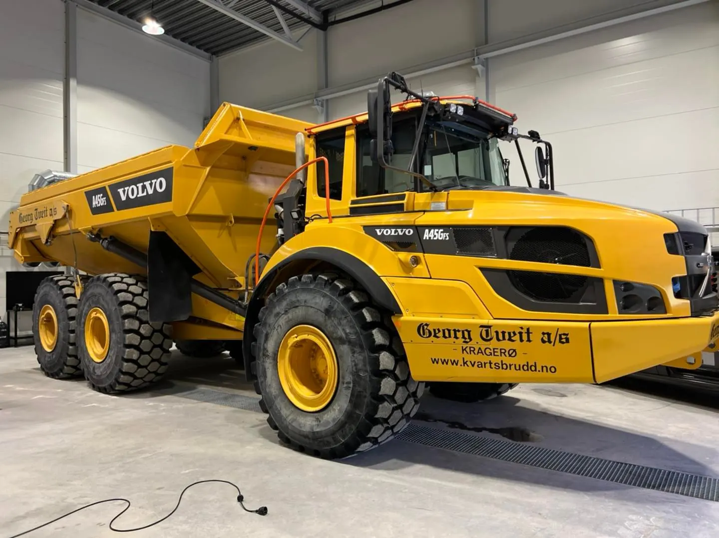 Volvo A45 dumper med solfilm på førerhuset